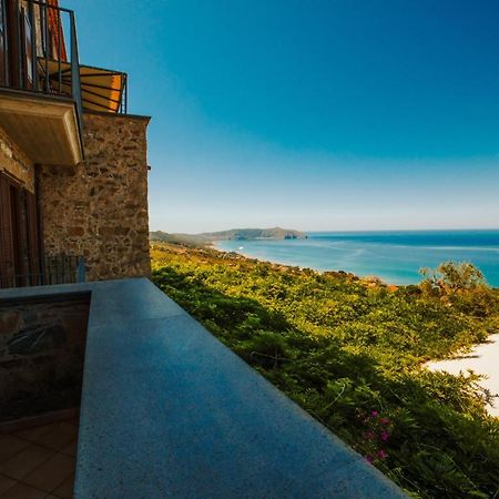 カプリオーリ Residenza Golfo Degli Uliviアパートホテル エクステリア 写真