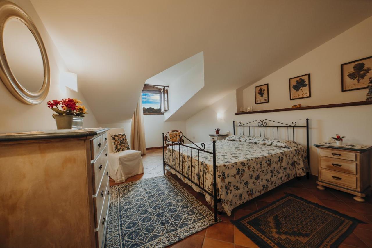 カプリオーリ Residenza Golfo Degli Uliviアパートホテル エクステリア 写真