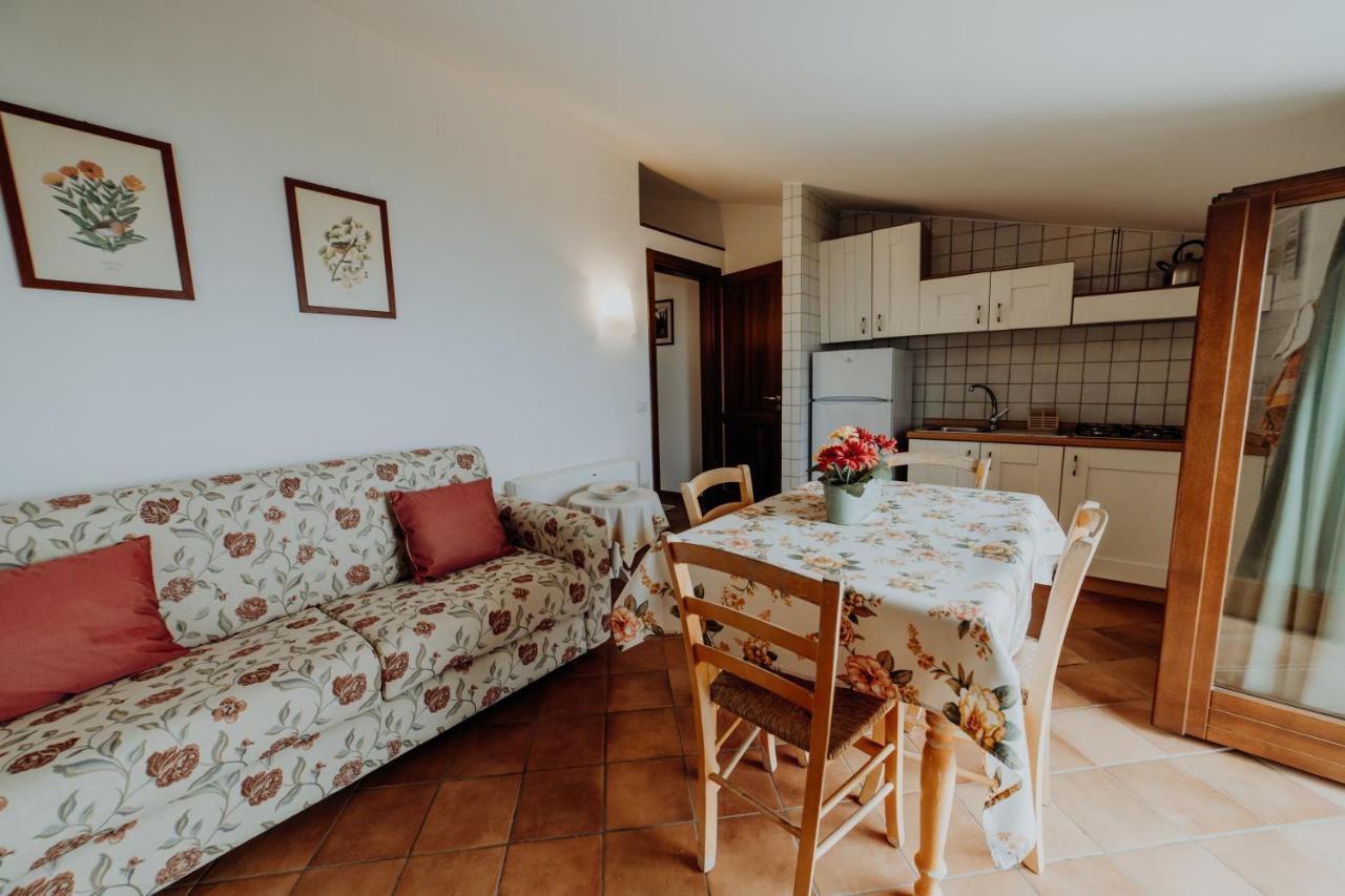 カプリオーリ Residenza Golfo Degli Uliviアパートホテル エクステリア 写真
