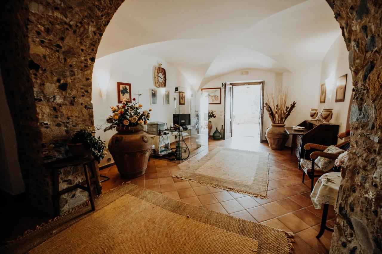 カプリオーリ Residenza Golfo Degli Uliviアパートホテル エクステリア 写真