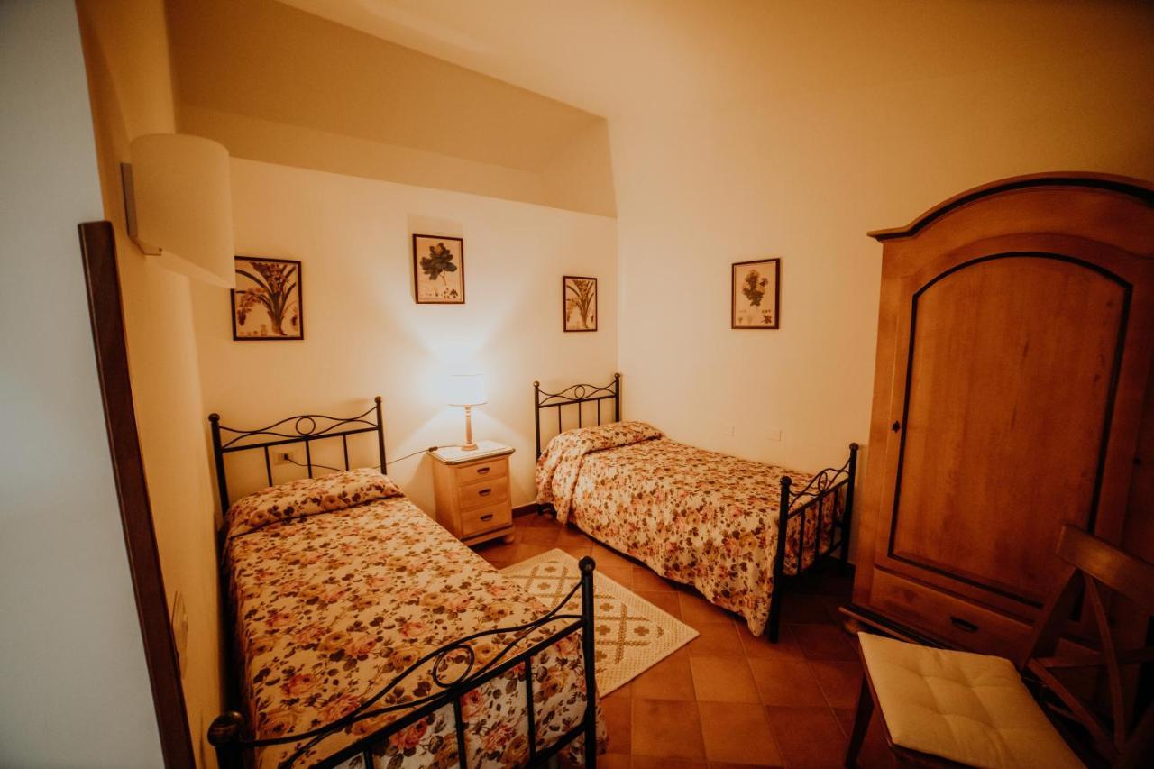 カプリオーリ Residenza Golfo Degli Uliviアパートホテル エクステリア 写真