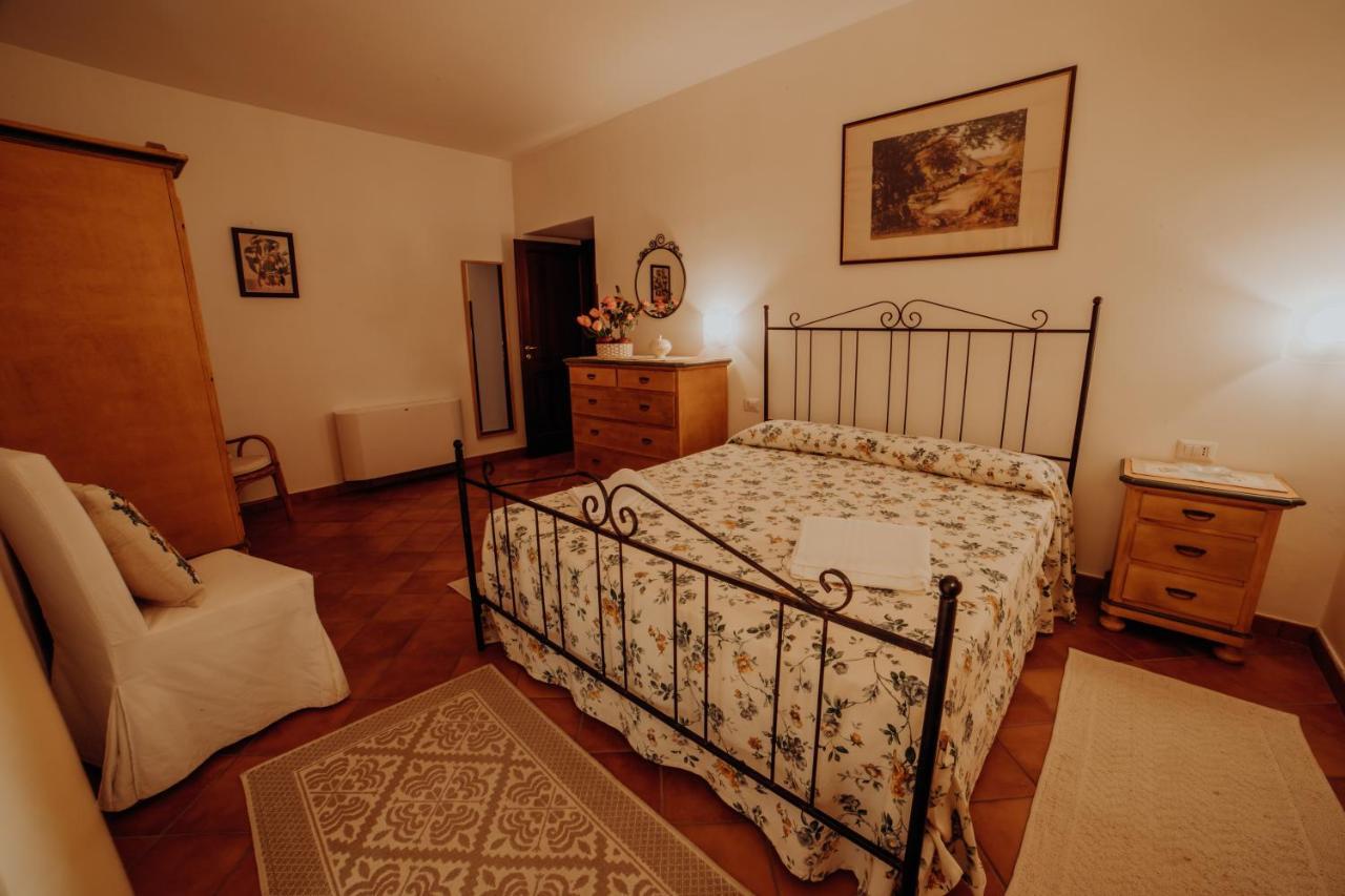 カプリオーリ Residenza Golfo Degli Uliviアパートホテル エクステリア 写真