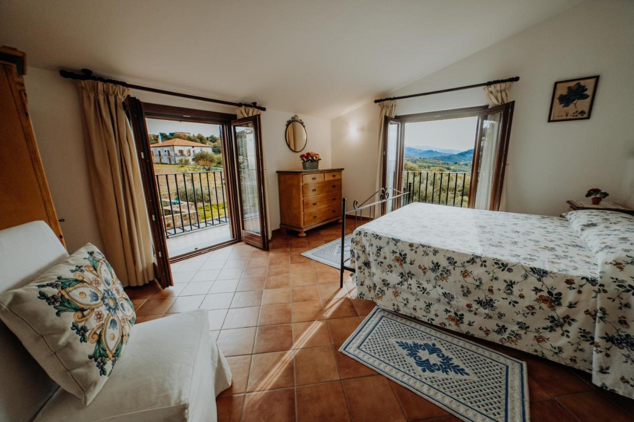 カプリオーリ Residenza Golfo Degli Uliviアパートホテル エクステリア 写真