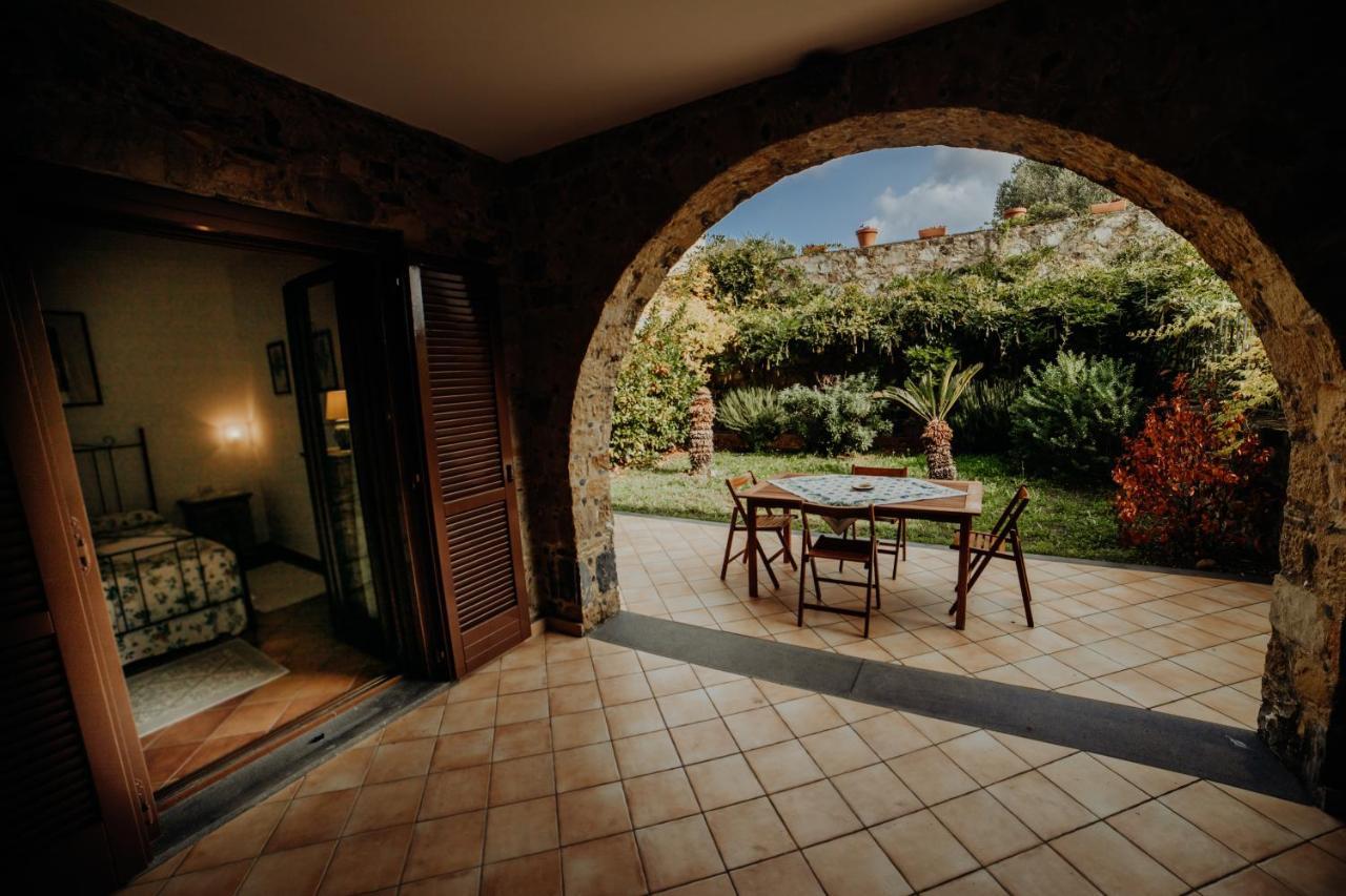 カプリオーリ Residenza Golfo Degli Uliviアパートホテル エクステリア 写真