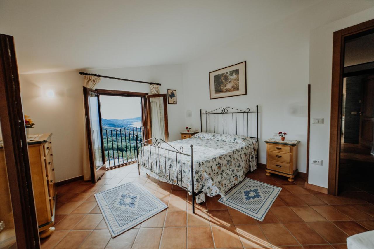 カプリオーリ Residenza Golfo Degli Uliviアパートホテル エクステリア 写真