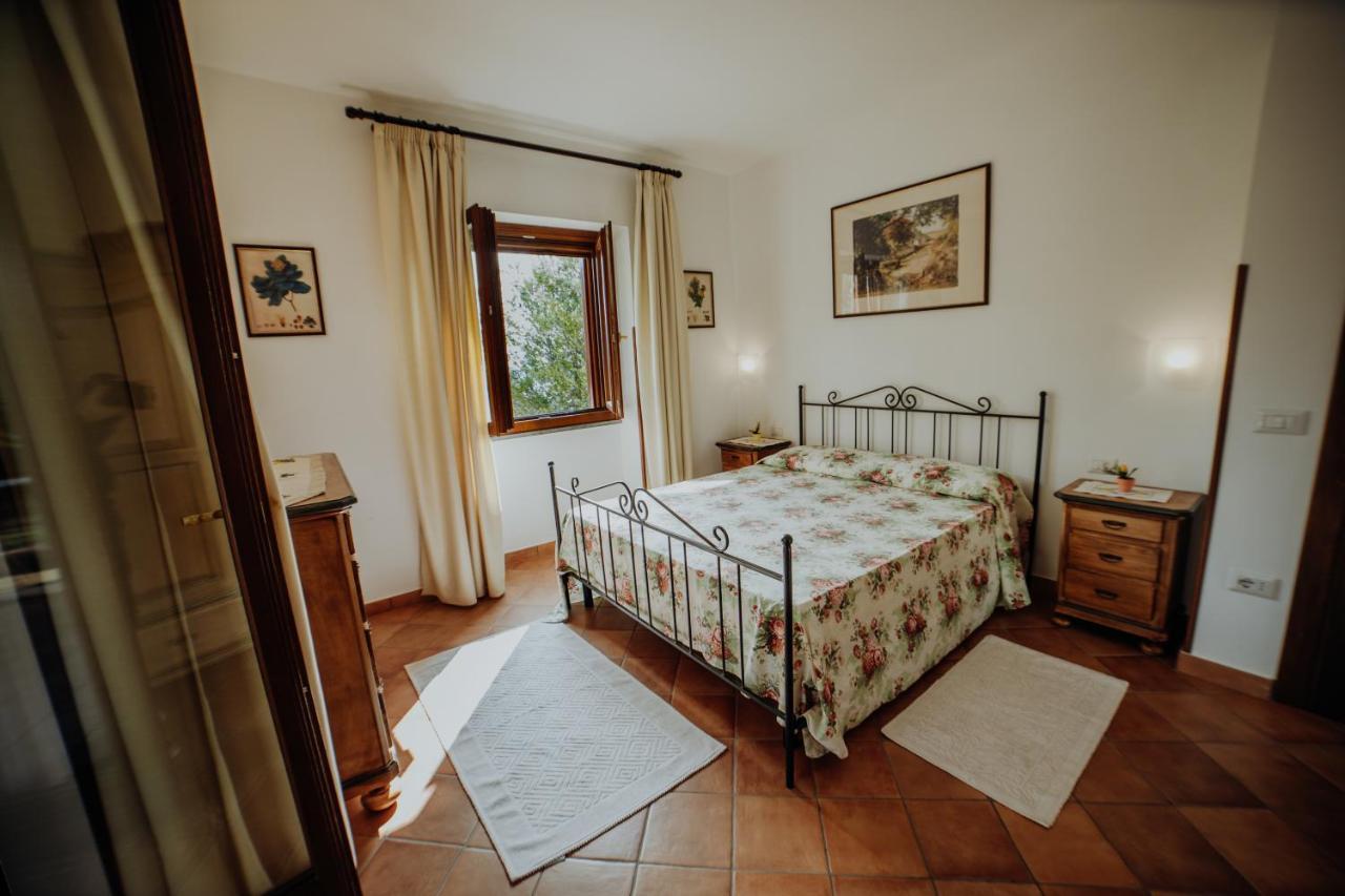 カプリオーリ Residenza Golfo Degli Uliviアパートホテル エクステリア 写真