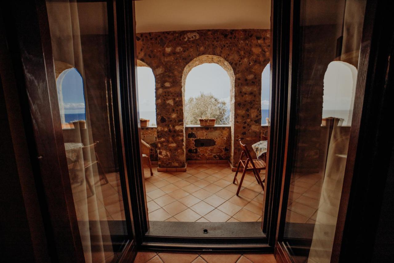 カプリオーリ Residenza Golfo Degli Uliviアパートホテル エクステリア 写真