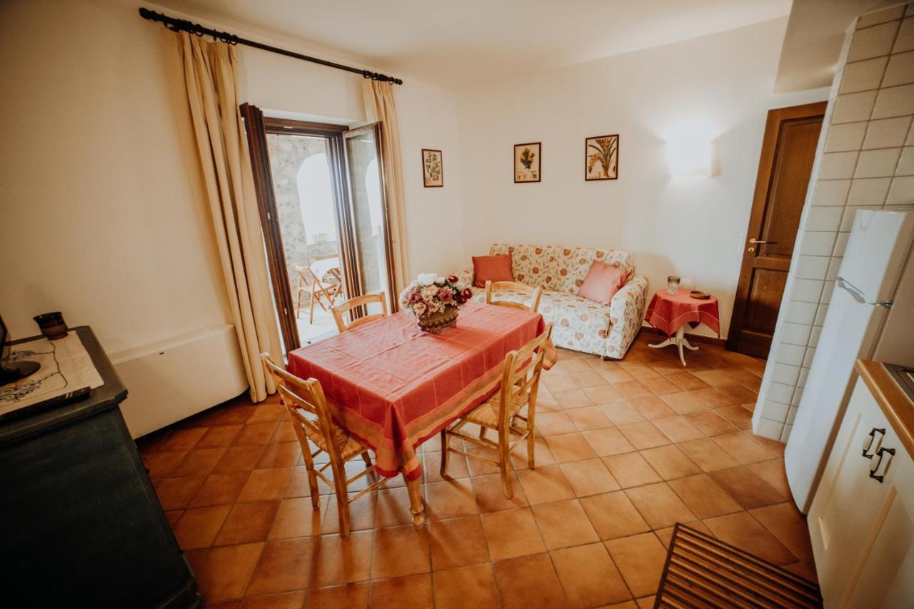 カプリオーリ Residenza Golfo Degli Uliviアパートホテル エクステリア 写真