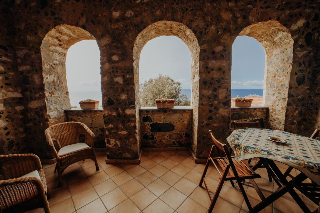 カプリオーリ Residenza Golfo Degli Uliviアパートホテル エクステリア 写真