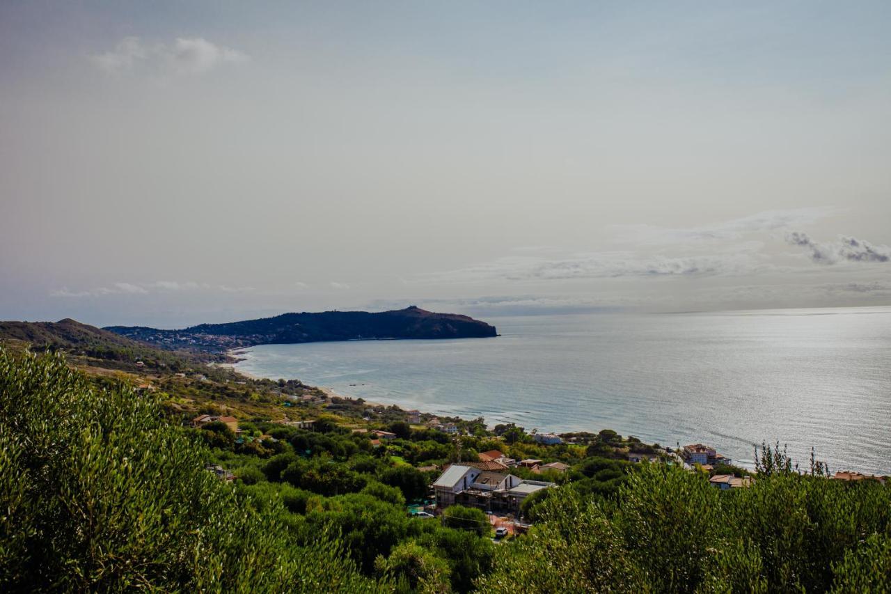 カプリオーリ Residenza Golfo Degli Uliviアパートホテル エクステリア 写真