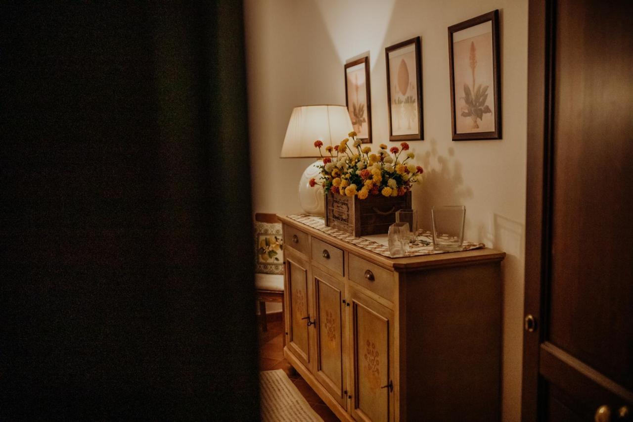 カプリオーリ Residenza Golfo Degli Uliviアパートホテル エクステリア 写真