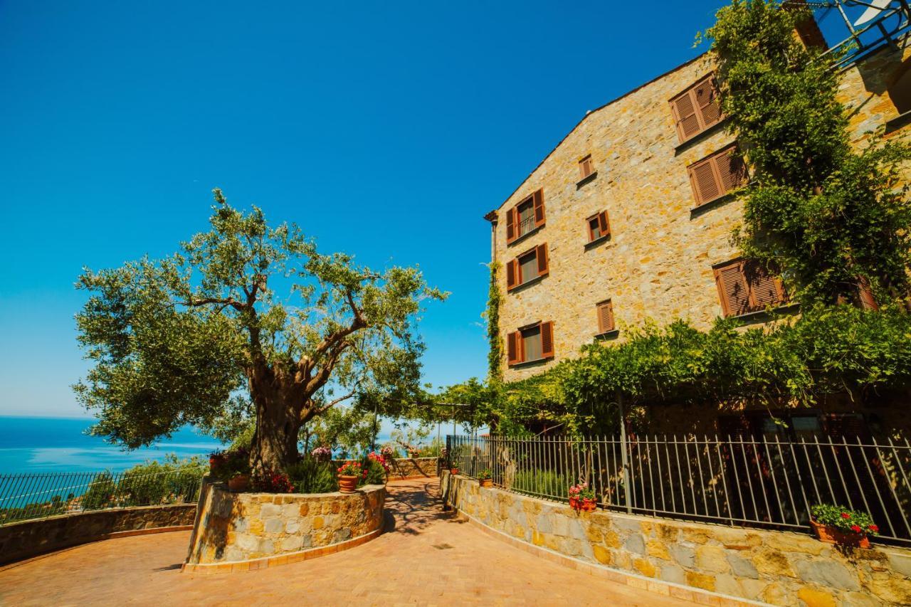 カプリオーリ Residenza Golfo Degli Uliviアパートホテル エクステリア 写真