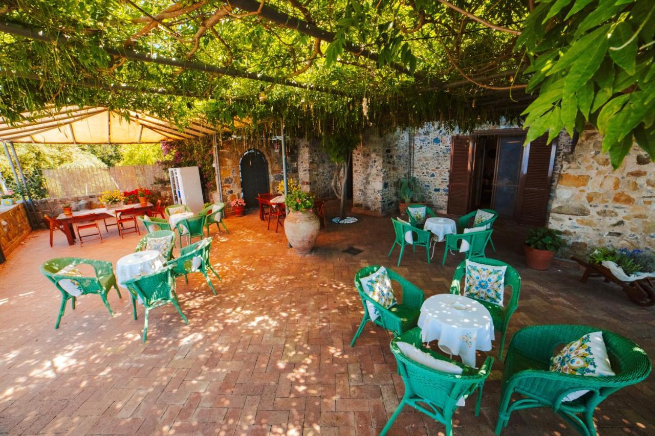 カプリオーリ Residenza Golfo Degli Uliviアパートホテル エクステリア 写真