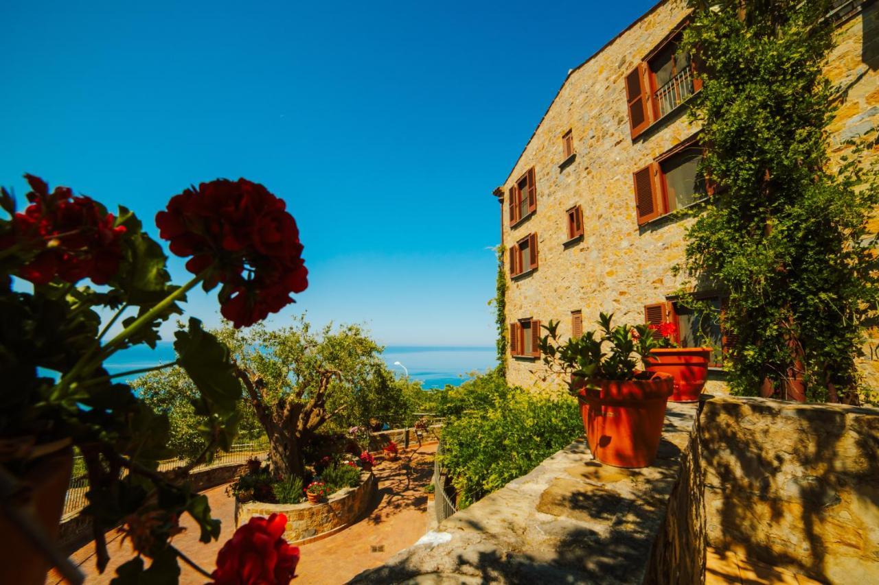 カプリオーリ Residenza Golfo Degli Uliviアパートホテル エクステリア 写真