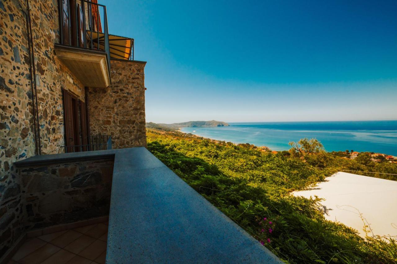 カプリオーリ Residenza Golfo Degli Uliviアパートホテル エクステリア 写真