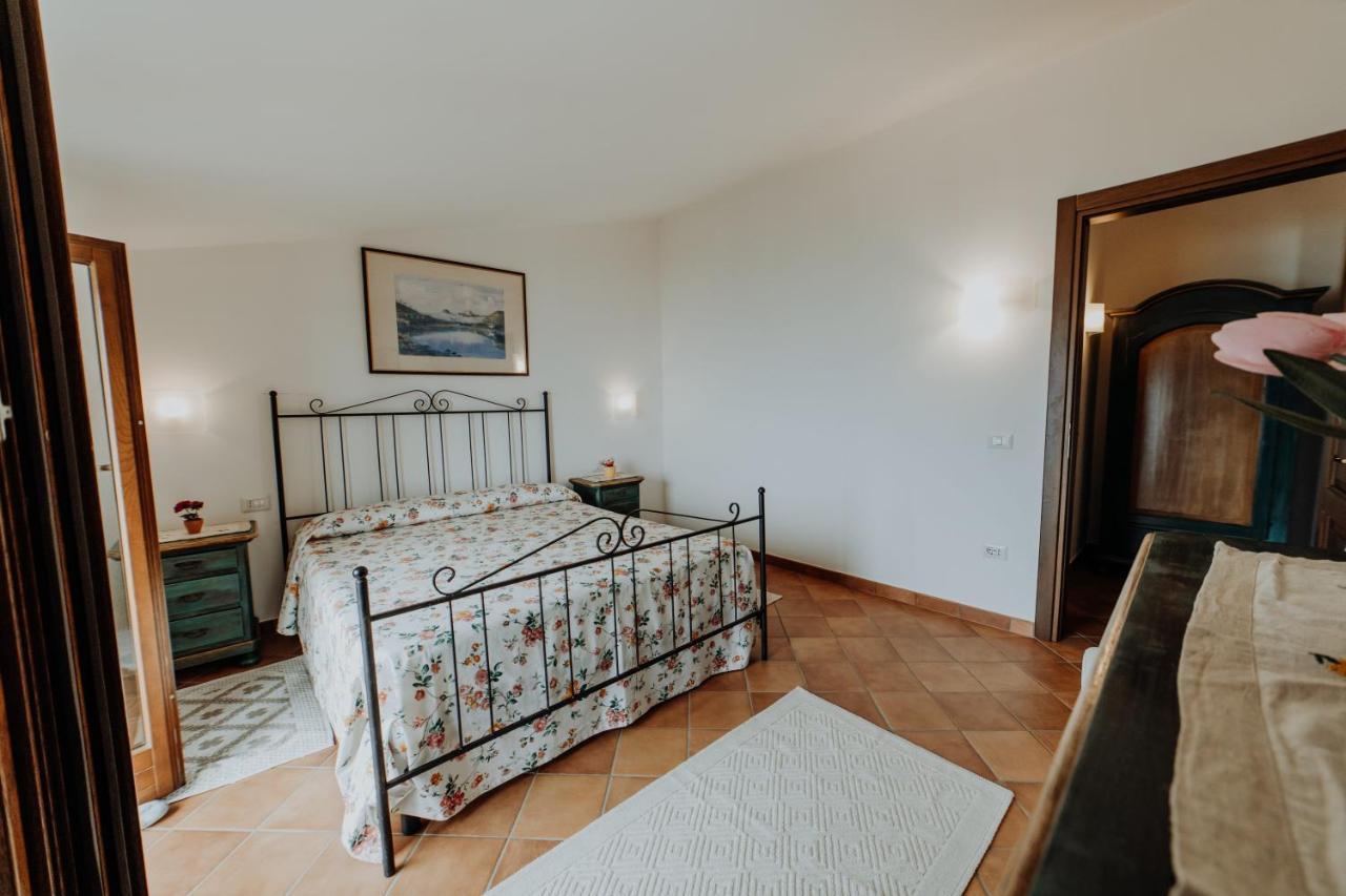 カプリオーリ Residenza Golfo Degli Uliviアパートホテル エクステリア 写真